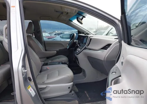 2015 Toyota Sienna Le 8 Passenger z USA, uszkodzony, nr VIN 5TDKK3DCXFS585488